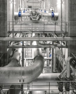 Impressive technology in the three-level pipe cellar: 70 pneumatically actuated shut-off valves open and close the pipelines during backwashing of the multi-media filters in the Langenau water treatment plant