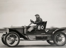 Leonard Taylor covering the standard start kilometre at Silverstone in a time of 45.03 seconds, driving a 1911 10hp Stanley Steam Car.